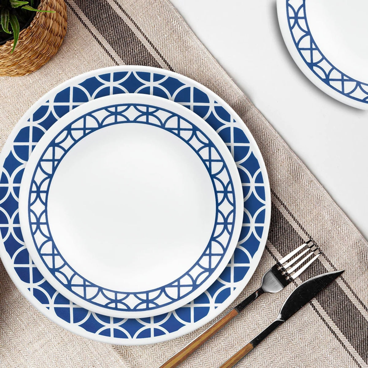 Corelle® Cobalt Circles 16-piece Mugless Dinnerware Set, Service for 4