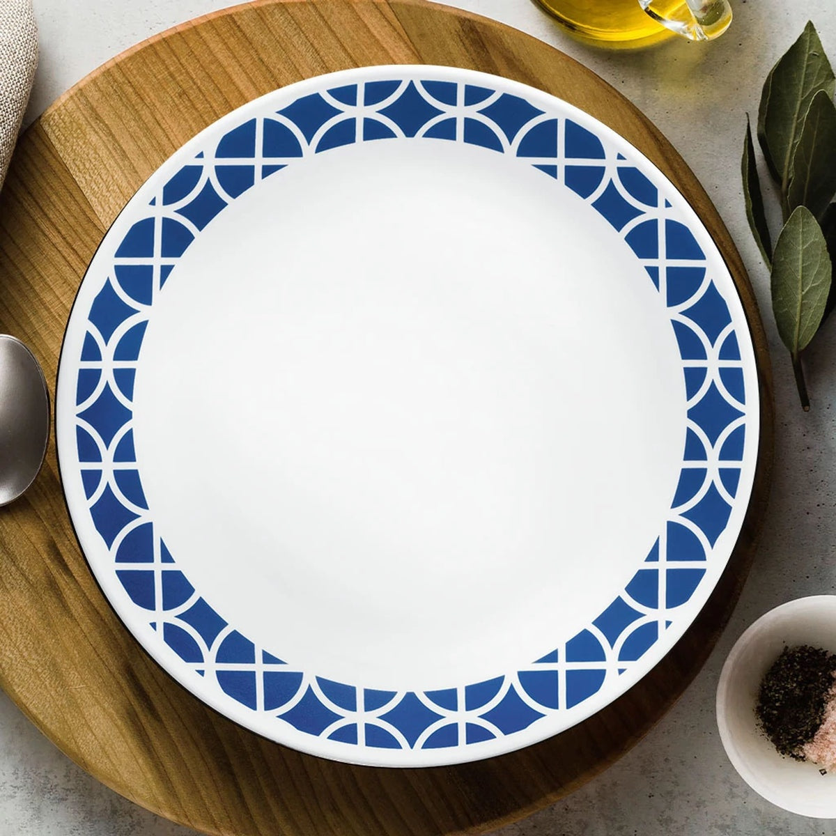 Corelle® Cobalt Circles 16-piece Mugless Dinnerware Set, Service for 4